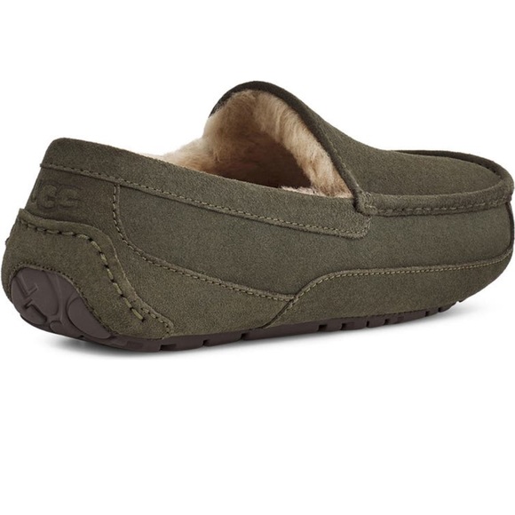 New UGG Ascot Slippers size men’s 10 M
MOSS GREEN SUEDE new in box - Picture 9 of 10